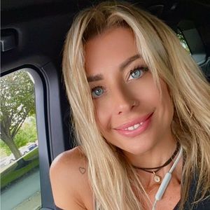 Meet your Posher, Voula